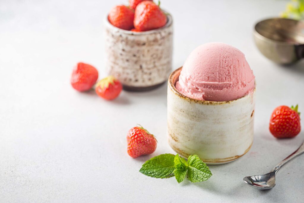 strawberry-ice-cream-685LM74.jpg