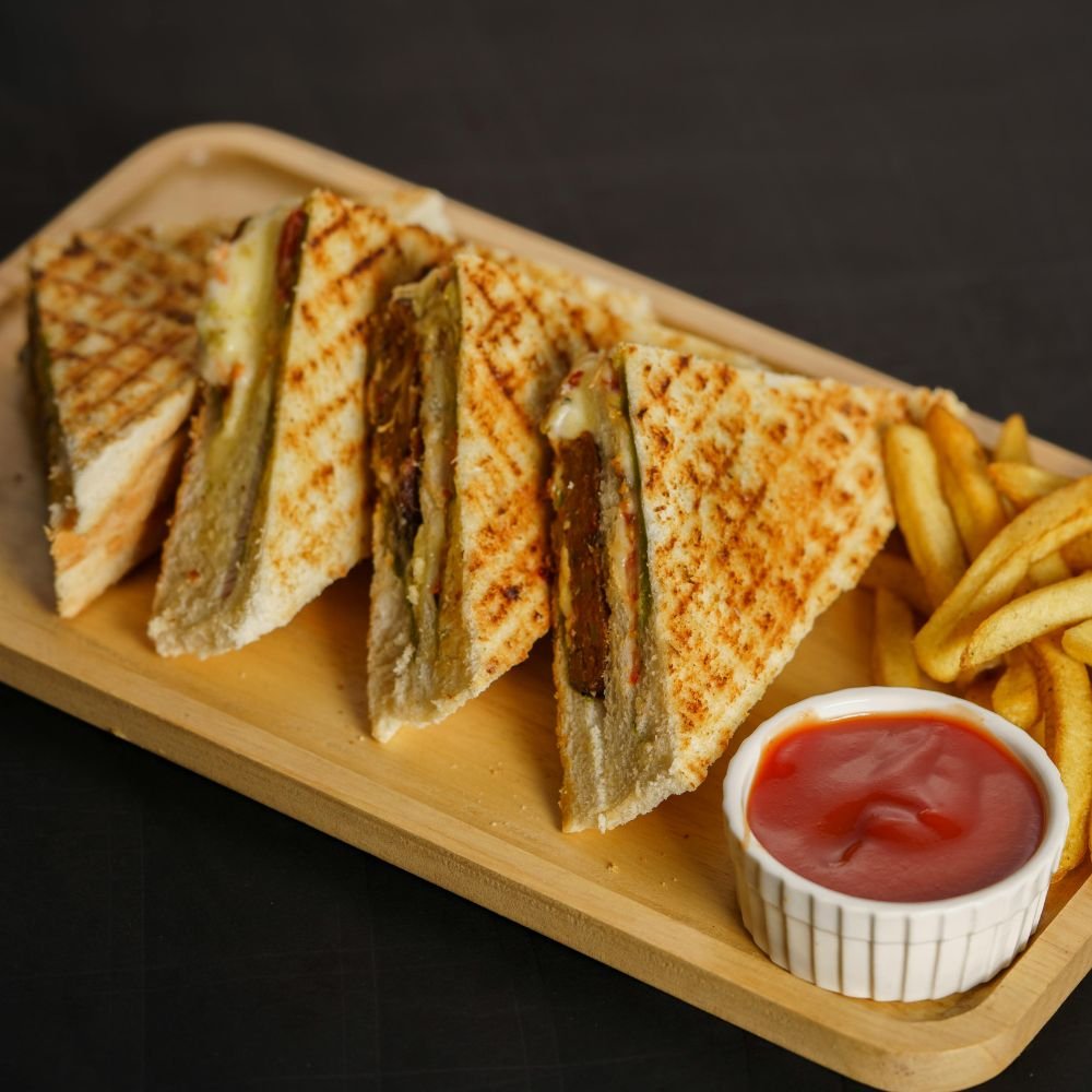 CREAMY GRILLED CHICKEN SANDWICH