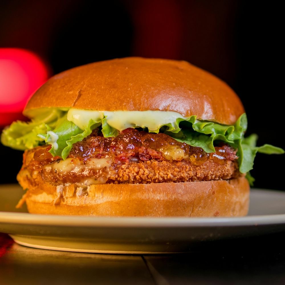 CRISPY CHICKEN BURGER