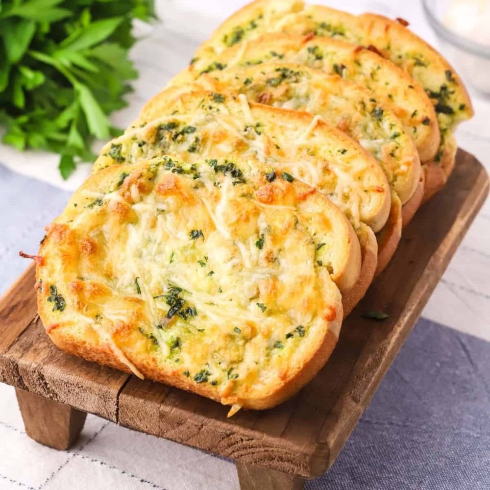 GARLIC BREAD WITH CHEESE
